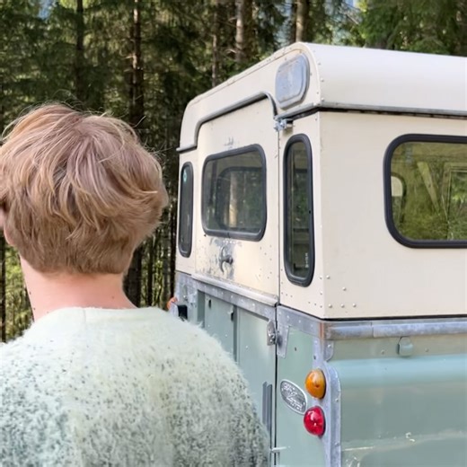 Smet Works on Instagram: "Gas Strut Conversion Kit is coming back! Pre-order now! Estimated delivery; March 2026 🙌 - https://www.smetworks.com/products/cat-flap-gas-strut-conversion-kit - This kit is designed to replace the traditional metal rods with gas pressure dampers, eliminating the hassle of managing hanging rods when opening and closing the tailgate. The conversion allows the catflap to open effortlessly on its own, thanks to the gas pressure dampers. Additionally, the catflap ca