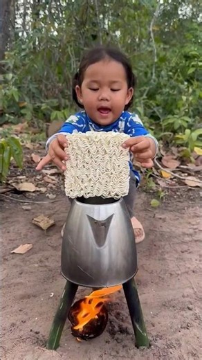 Survival Skills: Single mom show SMART ideas and USEFUL with noodles in forest #bushcraft #shorts