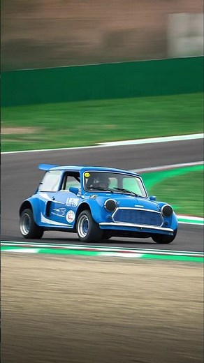 This Mini Cooper leans into corners like a Motorcycle 😵‍💫🧐