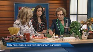 How to make traditional Italian pesto