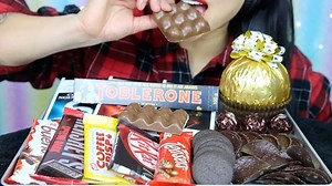 ❤️SAS❤️ on Instagram: "ASMR EATING SOUNDS. Are you a candy or chocolate kinda person? . . . #asmr #asmreatingsounds #eatingsound #chocolate #crunchy #chocolate #youtube"