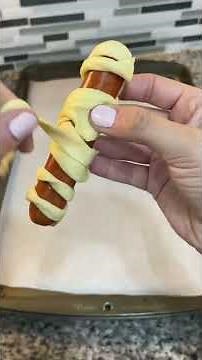 Mummy Dogs | Halloween Recipe🎃
