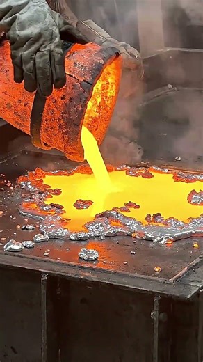 I made a table from aluminum cans. 🥤🔧