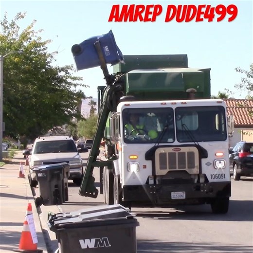 Blue Barrel Disposal Truck #automobile #garbagetruck #trashtruck #trucking #garbage #trash #shorts