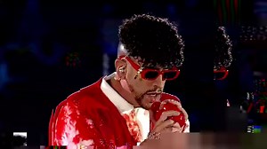 4.9M views · 103K reactions | Con la imitación de Bad Bunny, Kramer se ganó el reconocimiento del público en el Estadio Nacional | Radio FM Más - 92.3 FM+ Talca | Facebook