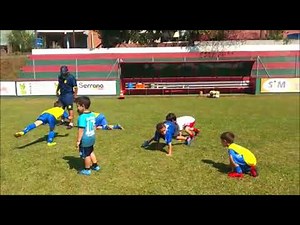Treino de futebol/futsal para crianças de 5 a 10 anos.