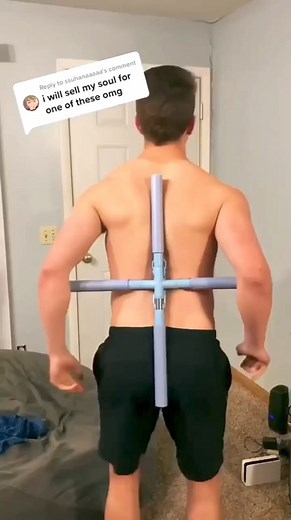 CRACK YOUR BACK THE PROPER WAY 🙄 #chiro #backcrack #backpain #OMG #trending | Physical Therapy Session
