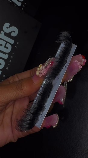 Mondays are 4 custom mink strips 😩😍😍😍 @rawmink.s 🎀✨ 🍀 March madness sale: $20 custom mink strips on hand! 🍀 I tried something different & used MY 2Raw cluster trays to achieve this look 😍 #lashtutorial #lashes #minkstrips #customlashes #fyp