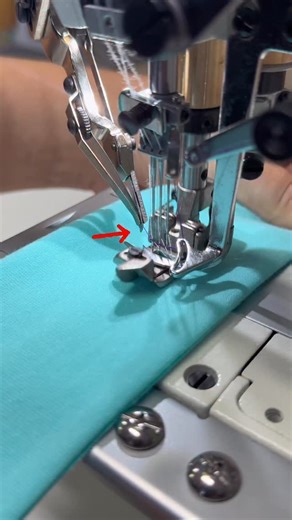 💜 TEXI TRECCIA C MATIC PREMIUM 💜 3-needle, 5-thread cylinder bed coverstitch machine (interlock) with electromagnetic thread trimmer and automatic functions (foot lifter, needle positioning, wiper). Serial equipped with 5.6 mm needle gauge. Includes additional needle gauge 6.4 mm (foot, needle plate, front and rear feed dog, needle clamp). Head integrated with energy - saving AC Servo motor 220-240V. 📌 Write us a private message - we will be happy to provide additional information! 🌍✨ 🛒 Ord