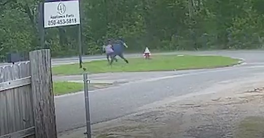 11-year-old girl fights back, escapes attempted abduction at Florida bus stop