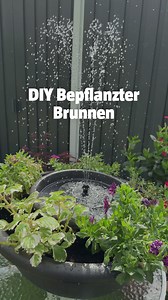 Ein Brunnen bringt Leben in deinen Garten und sorgt für entspannende Wassergeräusche. Einfach gebaut, schön bepflanzt und das Ganze sogar solarbetrieben! ☀💧 Wirst du es nachbauen? | BAUHAUS Deutschland