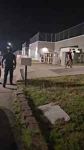 The Heat Magazine Exclusively Captures Footage of Arrest in UAPB Homecoming Shooting Incident Pine Bluff, AR – The Heat Magazine has obtained exclusive footage of the arrest made by the University of Arkansas at Pine Bluff (UAPB) police following a shooting that occurred after a homecoming bonfire on Thursday night, which left two individuals with gunshot wounds. Derrick Jiner, 18, was apprehended and now faces multiple charges, including: • Criminal Attempt to Commit Murder • 7 counts of Aggrav