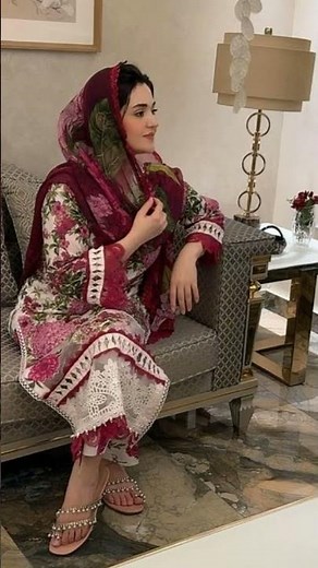 "Floral Print Dress Designs That Make You Look Rich & Elegant"