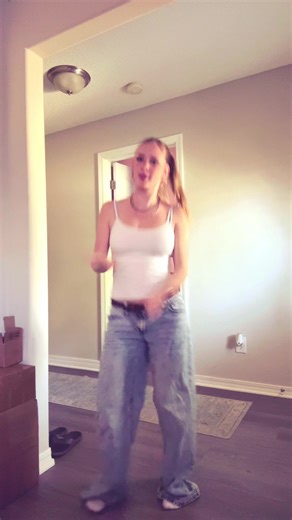 carolineroseuh (@carolinepmo)’s videos with original sound - Ray Lee