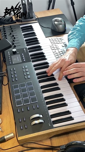 Solo Melody with Bass and Drums | Sticky Synthwave 80s Style