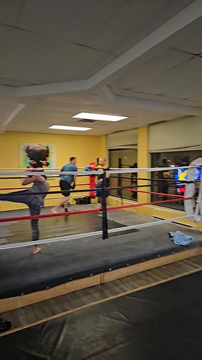 1.6K views | Cours de Kickboxing Mardi et Jeudi 18h Essai gratuit disponible en tout temps | Speedy Gym - Officiel | Facebook