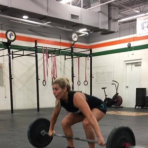 Woke up at 5am to do the Crossfit Isabel workout : 30 Snatch for time !!!! It definitely woke me up 💪🏻🏋️‍♀️ #85lbs #crossfit #fitness #redlinegear Red Line Gear The Chestee #Bruisenomore #functionalfashion | Cynthia Gauthier