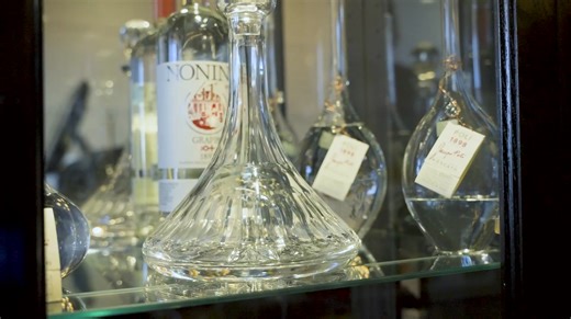 Voyagez en Italie… sans quitter la ville ! 📍 1660 Bd de l'Avenir, Laval, QC H7S 2N4 Depuis 1991, le restaurant Terracina vous invite à vivre une véritable escapade culinaire italienne. 🍽️ Antipasti savoureux, plats généreux, pizzas à partager entre amis ou en famille, le tout accompagné d’une bonne bouteille de vin 🍷. 🍰 Terminez sur une note sucrée avec nos desserts faits maison. 👨‍🍳 Toute notre équipe met la main à la pâte pour vous offrir une expérience authentique, chaleureuse et inoubl