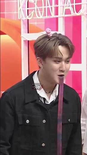 SKZ pulling in bubble gum… Guinness record incoming 😂 #skz #do_it #hyunjin #felix #straykids