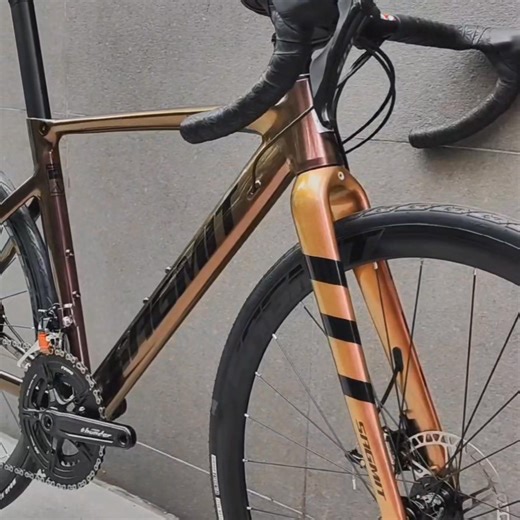 •Limited Only! •Sagmit Veneno Disk Project Bike 😎(Shimano 105 - 11speed!) Build Price: 39,000 Sale Price: 32,750 Specs: Sagmit Veneno Alloy Frame Thru axle size available: 46/48/50/52 Colors available: Chameleon/Green/white/ Sagmit Carbon Fork thru axle Groupset: Shimano R7000 105 S.T.I. Shimano R7000 105 RD Shimano R7000 105 FD Fovno Thunder Hollowtech crankset 50-34T Sagmit sprocket 11-30T Wheelset: Sagmit Adventurer disc rimset alloy Sagmit Evo3Hubs 6 pawls Obor Mojo Stamina 700x25c tires aj