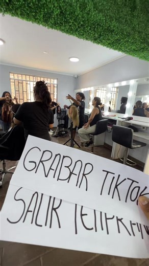 Cuando tienes que elegir entre salir temprano o grabar TikTok !Que difícil decisión! 🤭 @Miss Irene #paratii #estilismo #yosoyinnova