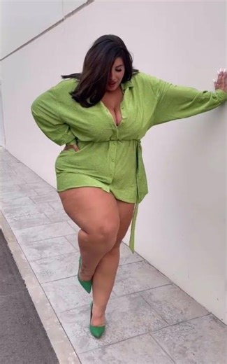 NATALIA LOZANO : Insta Influencer-Stunning Model- BIO#shortvideo