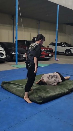 Cẩm Tú - Quốc Thịnh stunts team