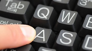 "Eye-friendly keyboard" which is easy to understand which key is what character by oversized character Actual machine review