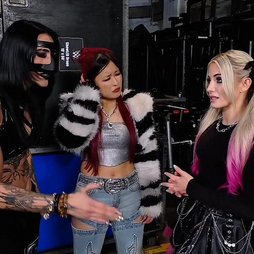 Asuka and nia jax and compony attack on Rhea Ripley and Alex bless and iyo sky 😳#viralvideo
