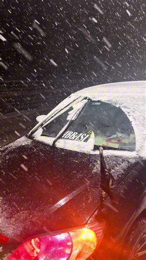 Fist snow fall in mureee Happy new year guys #blackpanther #abbasi #eagleeyecivic #mureesnowfall #snowfallinmuree