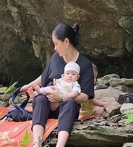137K views · 1.4K reactions | The Single Mother Live In A Cave With Her Children | Elizabeth Videos | Facebook