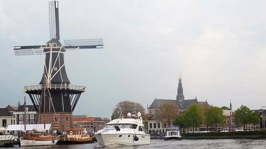 Somewhere Street 〜 Haarlem, The Netherlands 〜 March 11, Sun. 13:10 / 23:10 (JST) https://www.nhk.or.jp/nhkworld/en/tv/somewhere/20180311/4017074/ Haarlem, one of the Netherlands' oldest cities, prospered due to the boat trade on its canals and rivers. In this episode we stroll the city and meet inhabitants who enjoy their lives on the canals. | NHK WORLD-JAPAN