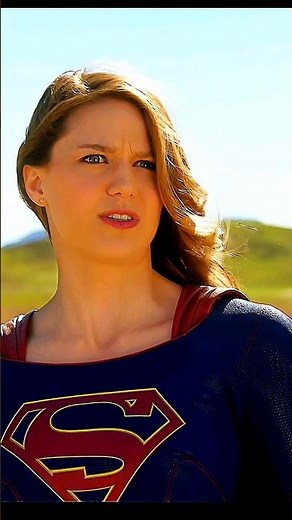 Supergirl Doesn't Know Who The Flash Is! 😄⚡ Pure Nostalgia #shorts