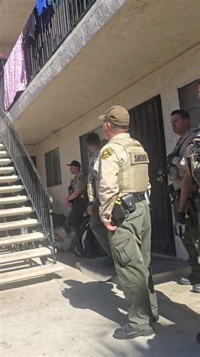 2.4M views · 10K reactions | 沈real fuck shit I'm still n shock  who gets kick out of ur house when ur paying ur rent before every 5th of the month  ke coraje nos trataron pior ke animales ke coraje ke el mismo government te trade asi y no le importa ni tus nin̈os | Griselda Torres | Facebook