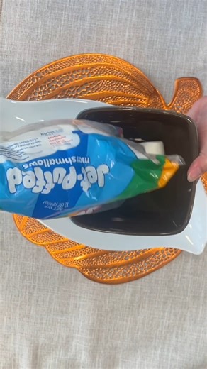 7.5K views · 22 reactions | Halloween Spider Web Cookies #cookies #spiders #webs #funfood #snacks | Olivia | Facebook