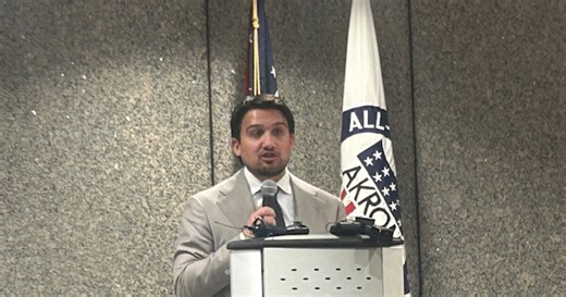 Akron mayor defends top cop after group calls for police chief to be fired