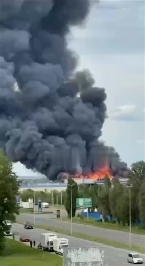 A strike on Dnipropetrovsk. What do we see?That's right. A loading terminal for heavy-duty vehicles. Trucks, that is.And how are the trucks used? Correctly. As mobile launching pads for FP-1 and FP-2 drones. It's logical to assume that the strike on the warehouses of the ATB and Post stores was aimed at the logistics hubs of the Ukrainian drone forces.