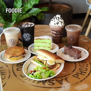76K views · 954 reactions | The Coffee Bean & Tea Leaf Malaysia has launched NEW menu like Turkish Mocha Latte, Pandan Gula Melaka Cake, Chicken Rendang Pie & more this Ramadan & Raya  | KL Foodie | Facebook