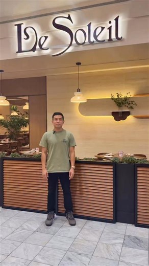 Le Soleil 3251 20th Ave, Ste 221 San Francisco @chefdenniswong ‘s incredible journey, born to Chinese parents in Vietnam, becoming a refugee in Malaysia, and finally finding a home in San Francisco, is the soul of this restaurant. Every dish is a chapter of his life, blending Vietnamese flavors with the rich influences of his Chinese heritage and time in Malaysia. My family has been going to @lesoleil.sf ‘s original Richmond location since the ‘90s, and there’s one dish we absolutely have to ord