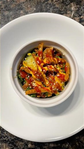 Easy Asian Chicken Salad with Crispy Wontons & Spicy Sauce (Quick Recipe) 🥗🫜