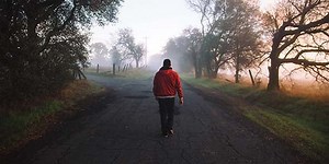 5 Signs of Bipolar Social Withdrawal (And How to Cope)| bpHope.com