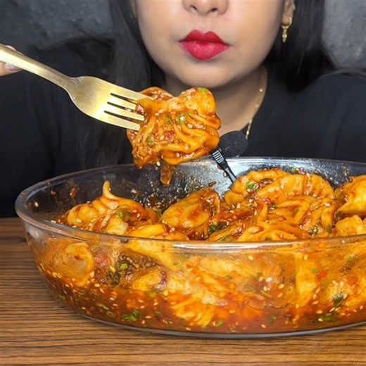 Chilli steam momo ✨🤤💓 ‪@whatsupodisha‬ #mukbang #eatingsounds #eating #momo#chilli #spicy