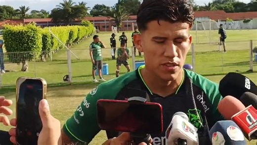 🇧🇴⚽️ "Todos queremos ir al repechaje" Leonardo Zabala llegó de México a Santa Cruz para sumarse a la Selección Boliviana de cara al último amistoso rumbo al repechaje. Habló del rival y el deseo de todos los convocados de ganarse un lugar en la lista final para viajar a Monterrey en marzo. | Gama Deportes