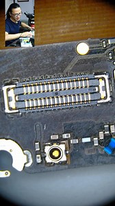 The connectors for the motherboard and display of the Huawei Mate XT were corroded by water, causing screen display failure. | Ycs Yangmei