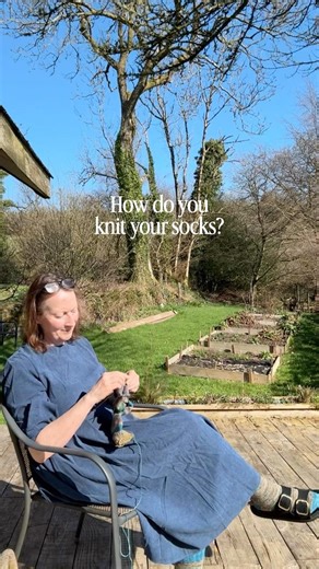 Sock knitters - How do you knit your socks? Add your favourite method below. #sockknitting