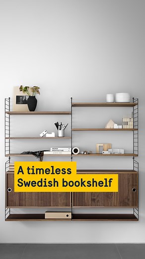 Today we give you the String shelf ('Stringhyllan'), a Swedish design classic that's made its way into many homes – both in Sweden and abroad. 🏠 ✍️ 📐 Designed by spouses Nisse and Kajsa Strinning, the String shelf came to life through a competition organised by Swedish publishing house Bonnier in 1949. Easy to assemble and expandable, the String bookshelf is timeless in its functionality. New components are still manufactured today – and they are compatible with the 1949 originals. 😮 📷: (1,