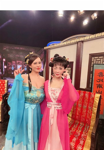 《週末最強大》最新一季💗 就在明天7月18日晚上八點🔥🔥🔥 大家要準時收看唷～～ #洪蓉 #i級豔后 #單曲宣傳 #光明燈 #週末最強大