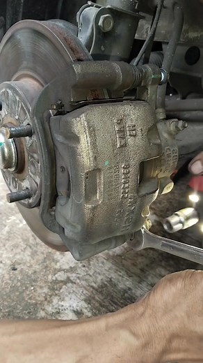 16K views · 223 reactions | replace Wuling front brake pads #reelsvideo #automotive #carmechanic | Andri Irawan | Facebook