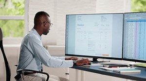 clip-3488916041-invoice-accounting-software-on-computer-digital-business