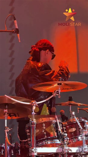 Ca sĩ Phan Đinh Tùng bối rối khi Phương Thanh đã lên sân khấu trình diễn nhưng nam ca sĩ vẫn chưa tìm thấy micro #phandinhtung #phuongthanh #colenao #thucuoi #molistarofficial